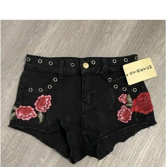 Litz Pants - NWT Litz large Low rise stretch denim shorts. Black with embroidered roses.